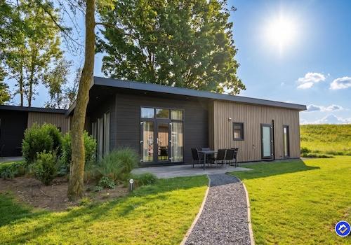 kaufen-freistehendes-ferienhaus-lith-hauptfoto-sonnenterrasse-recreatieadviseurs-vakantiehuistekoop-nl.jpg