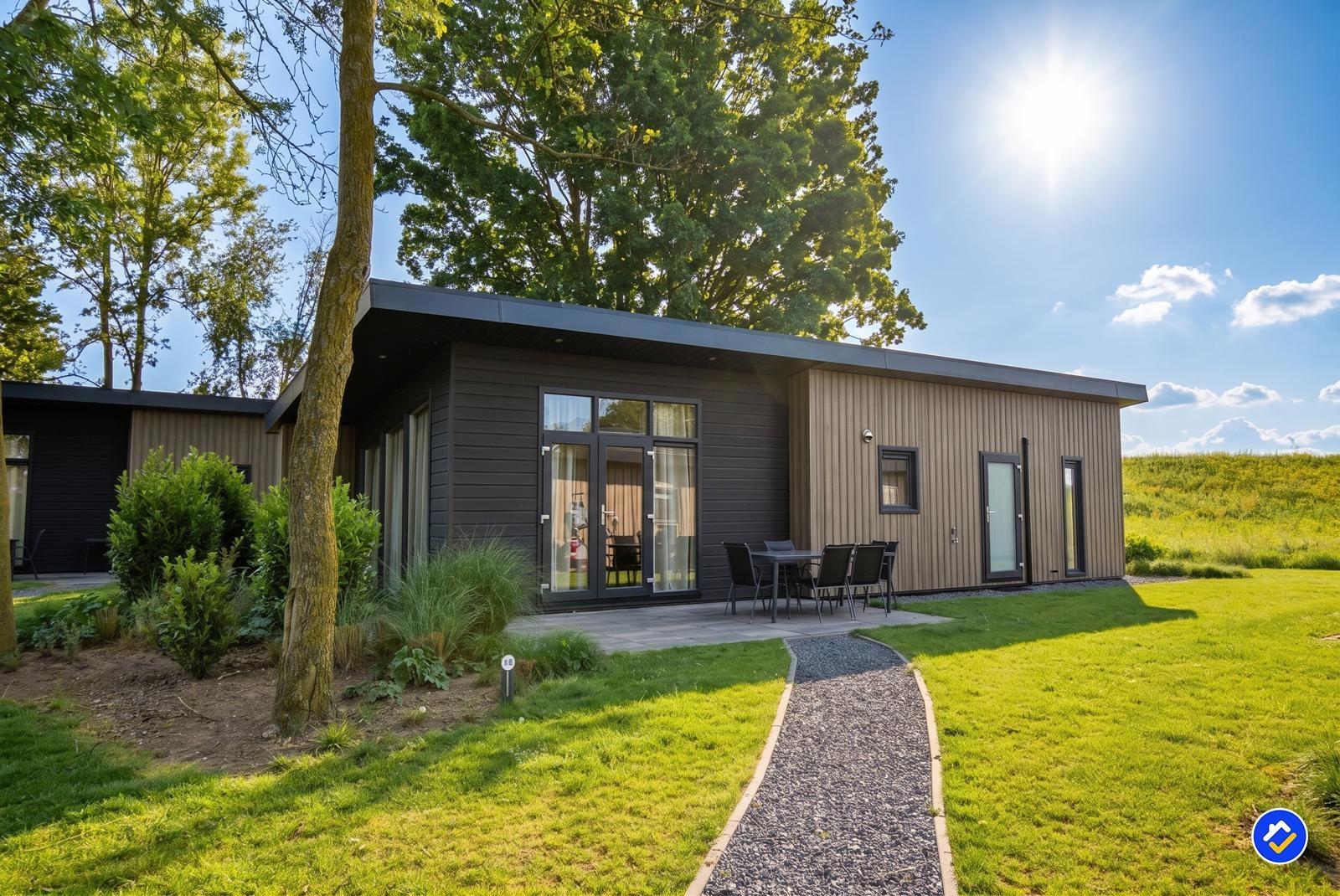 kaufen-freistehendes-ferienhaus-lith-hauptfoto-sonnenterrasse-recreatieadviseurs-vakantiehuistekoop-nl.jpg