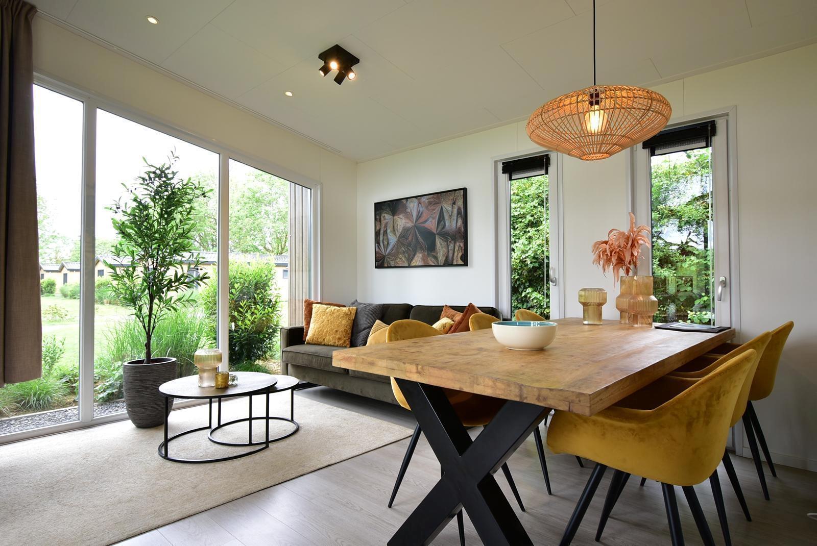 kaufen-freistehendes-ferienhaus-lith-wohnzimmer-interieur-hell-recreatieadviseurs-vakantiehuistekoop-nl.jpg