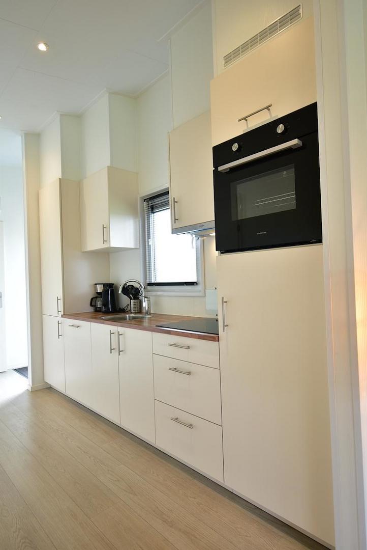 kaufen-freistehendes-ferienhaus-lith-kueche-backofen-einbaugeraete-recreatieadviseurs-vakantiehuistekoop-nl.jpg