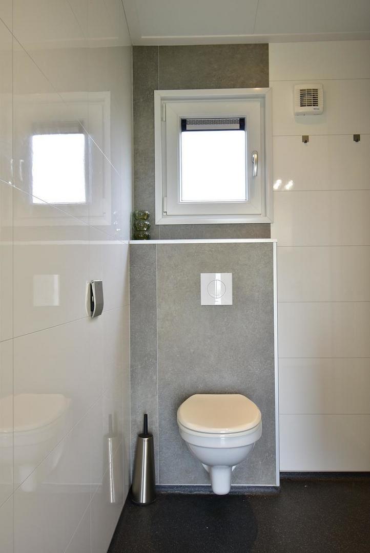 kaufen-freistehendes-ferienhaus-lith-toilette-wand-wc-recreatieadviseurs-vakantiehuistekoop-nl.jpg