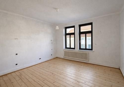 Gut zu möblierendes Schlafzimmer