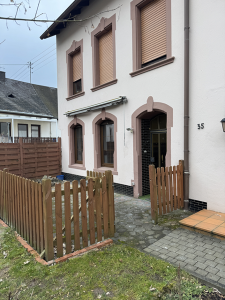 DB1 Vorgarten mit Terrasse