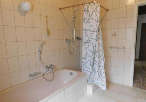 DB9-1 Badezimmer