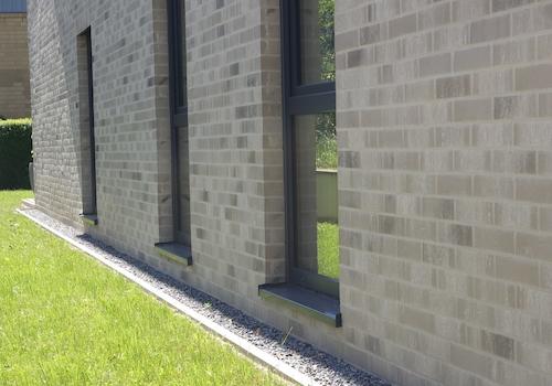 große Fensterfronten für viel