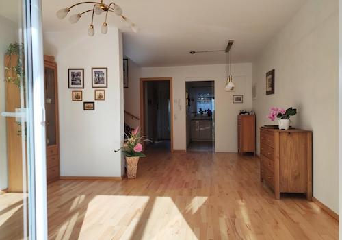 Wohnzimmer, Esszimmer 