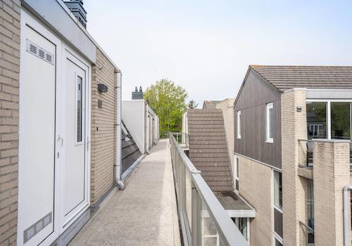 Balustrade Weg zur Wohnungstür