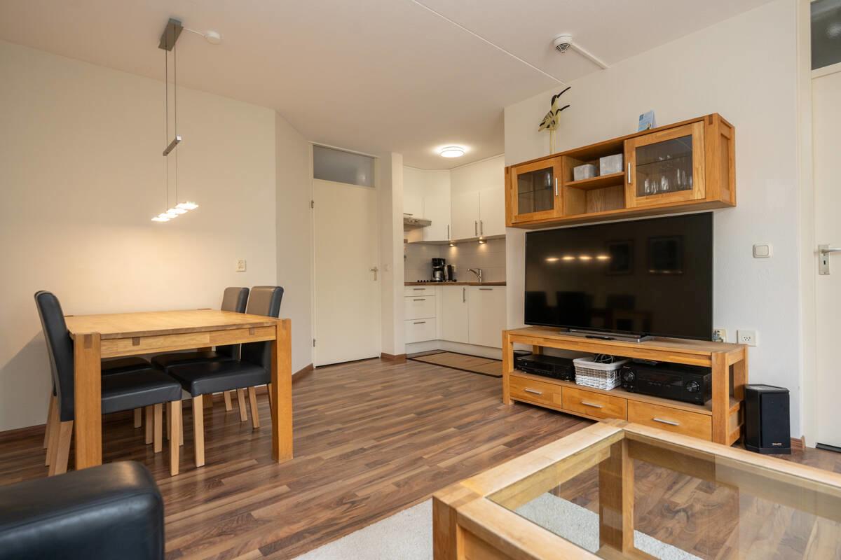 Wohnzimmer mit Blick zur Küche