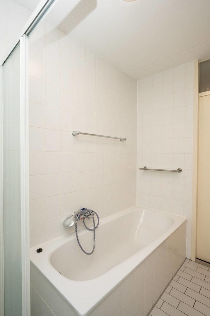 Badezimmer Blick zur Badewanne