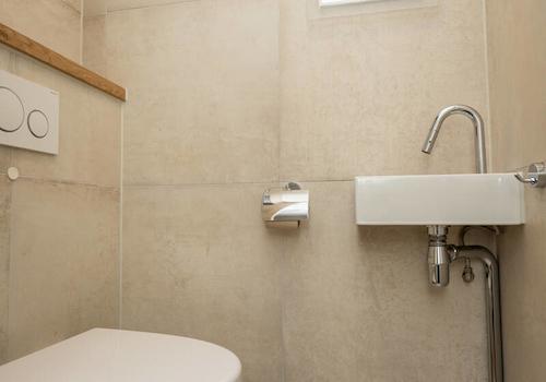 separate Toilette