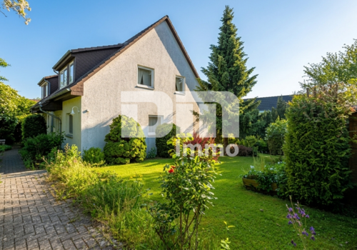 Zuweg / Gartenbereich