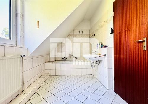 OG / DG Badezimmer / Wanne / Dusche