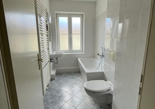 Bad mit Badewanne