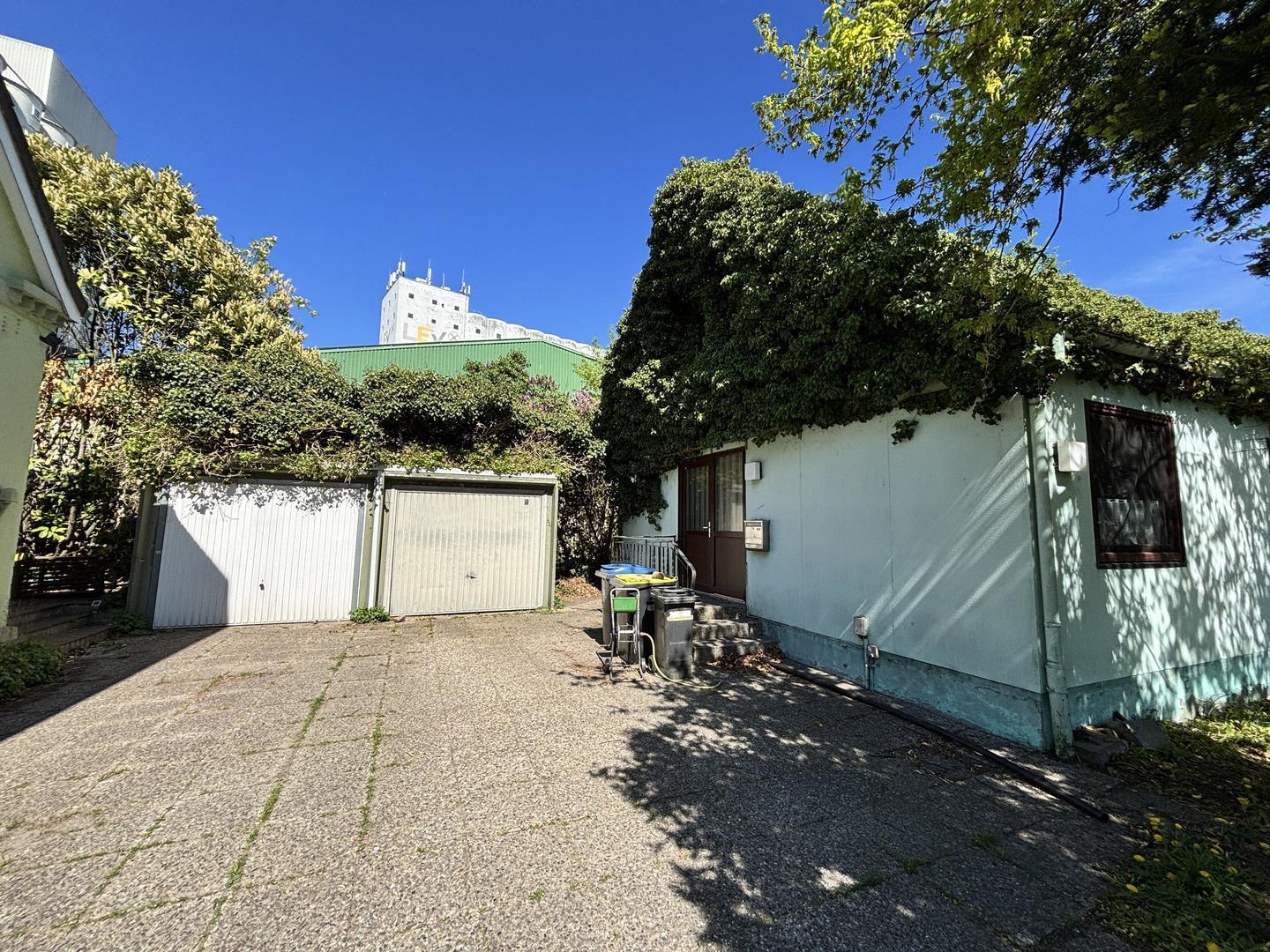 Doppelgarage/Hofauffahrt