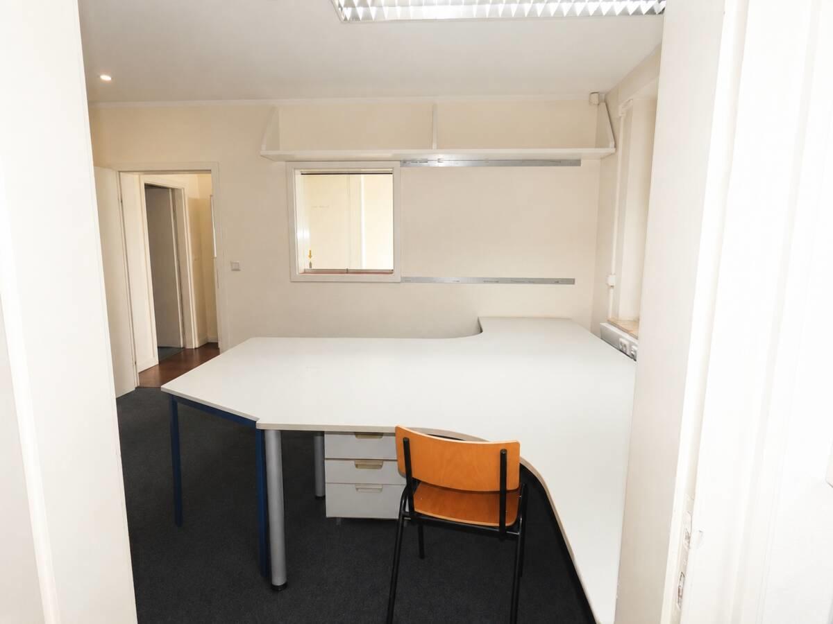Büro EG / Übergang Eingang