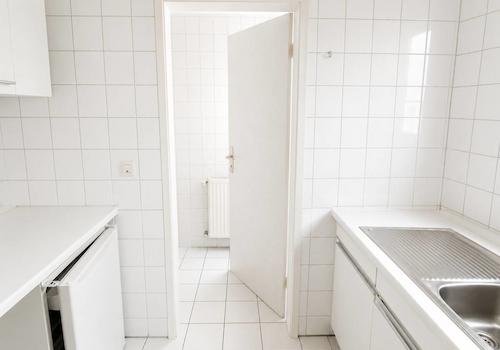 Teeküche mit Übergang zu WC