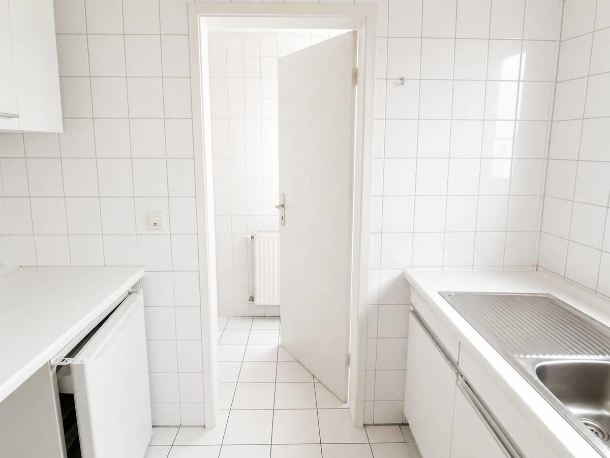 Teeküche mit Übergang zu WC