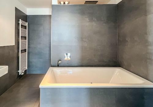 Modernes Badezimmer