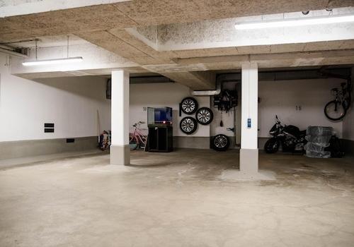 großer Stellplatz Tiefgarage