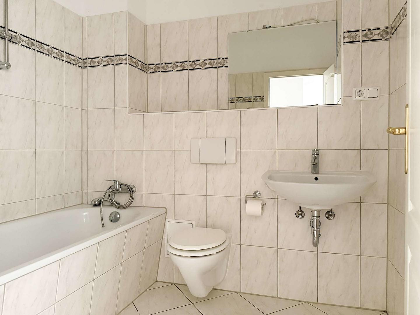 Badezimmer mit Wanne