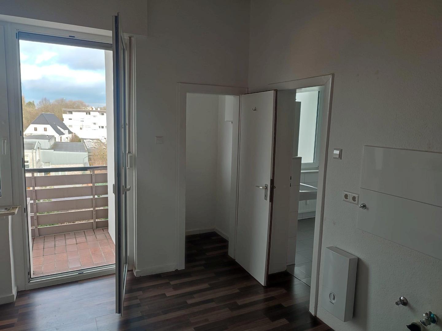 Küche mit Balkon