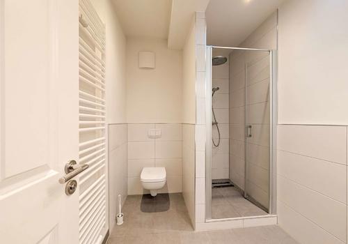 DG rechts Badezimmer