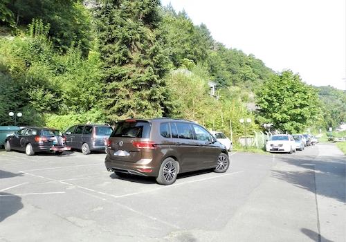 Zufahrt und Parken