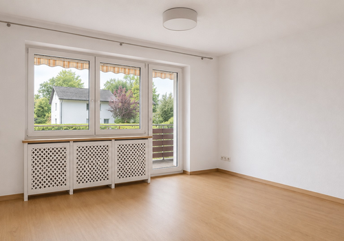 Wohnzimmer mit Balkon