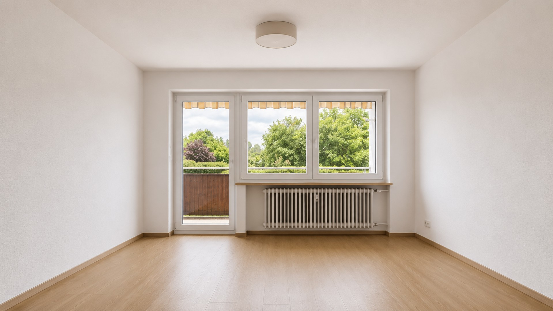 Schlafzimmer mit Balkon