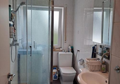 Duschbad mit WC 1. OG