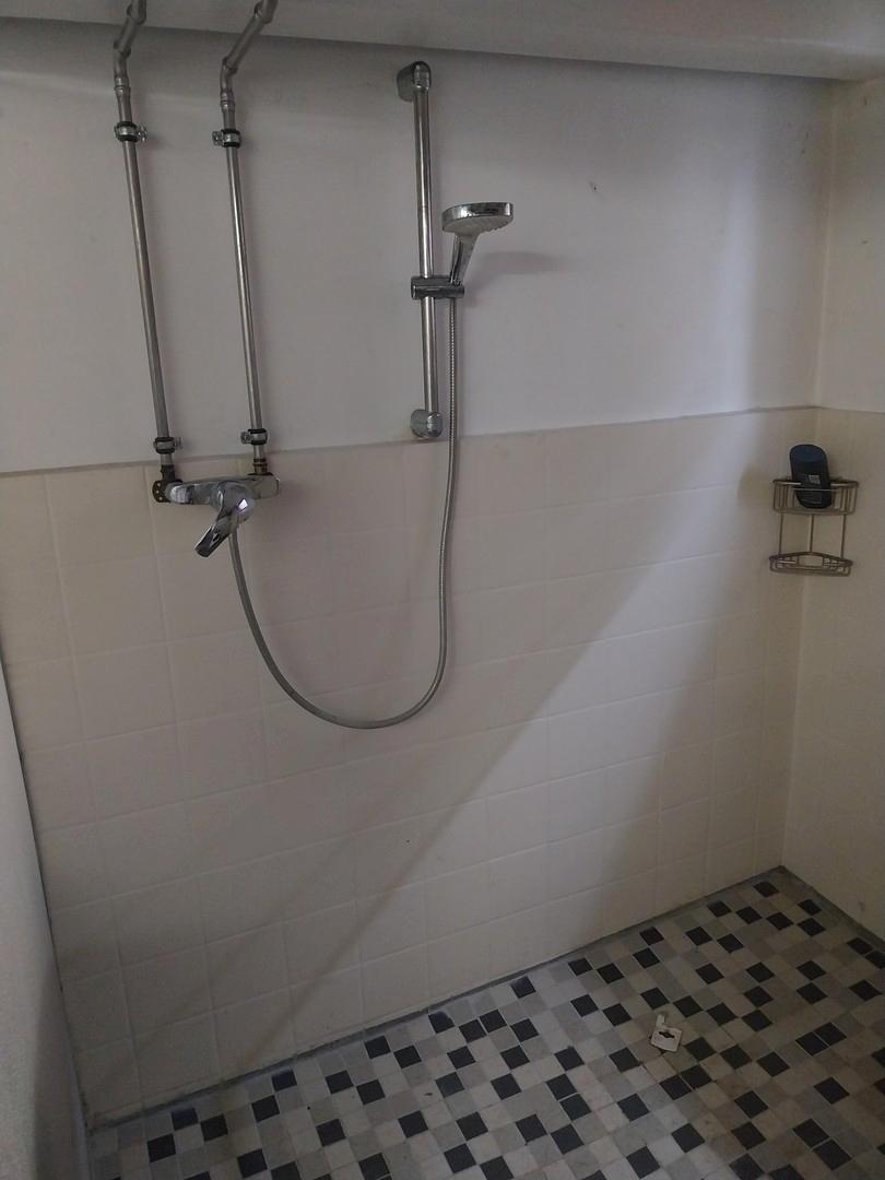 Dusche Lager/Keller
