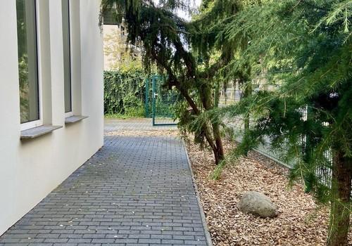 Hausfront zur Straßenseite