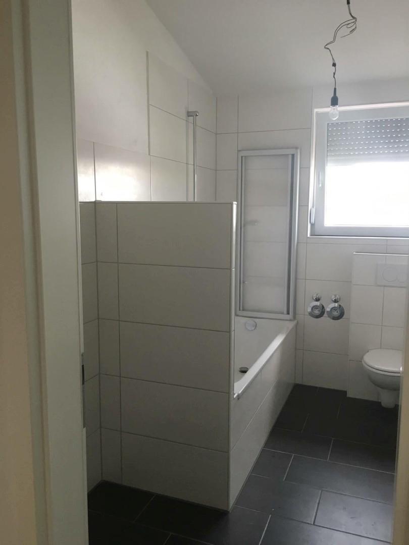 Bad mit Badewanne