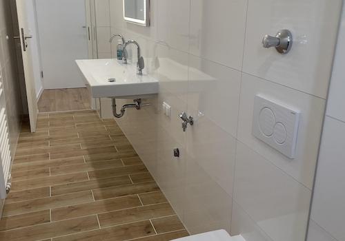 Hänge-WC u. Doppelwaschbecken