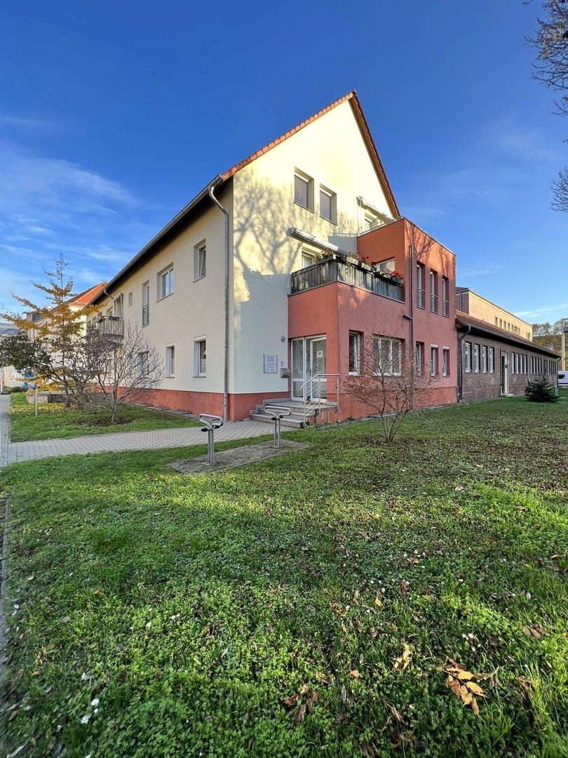 Straßenfront des Hauses