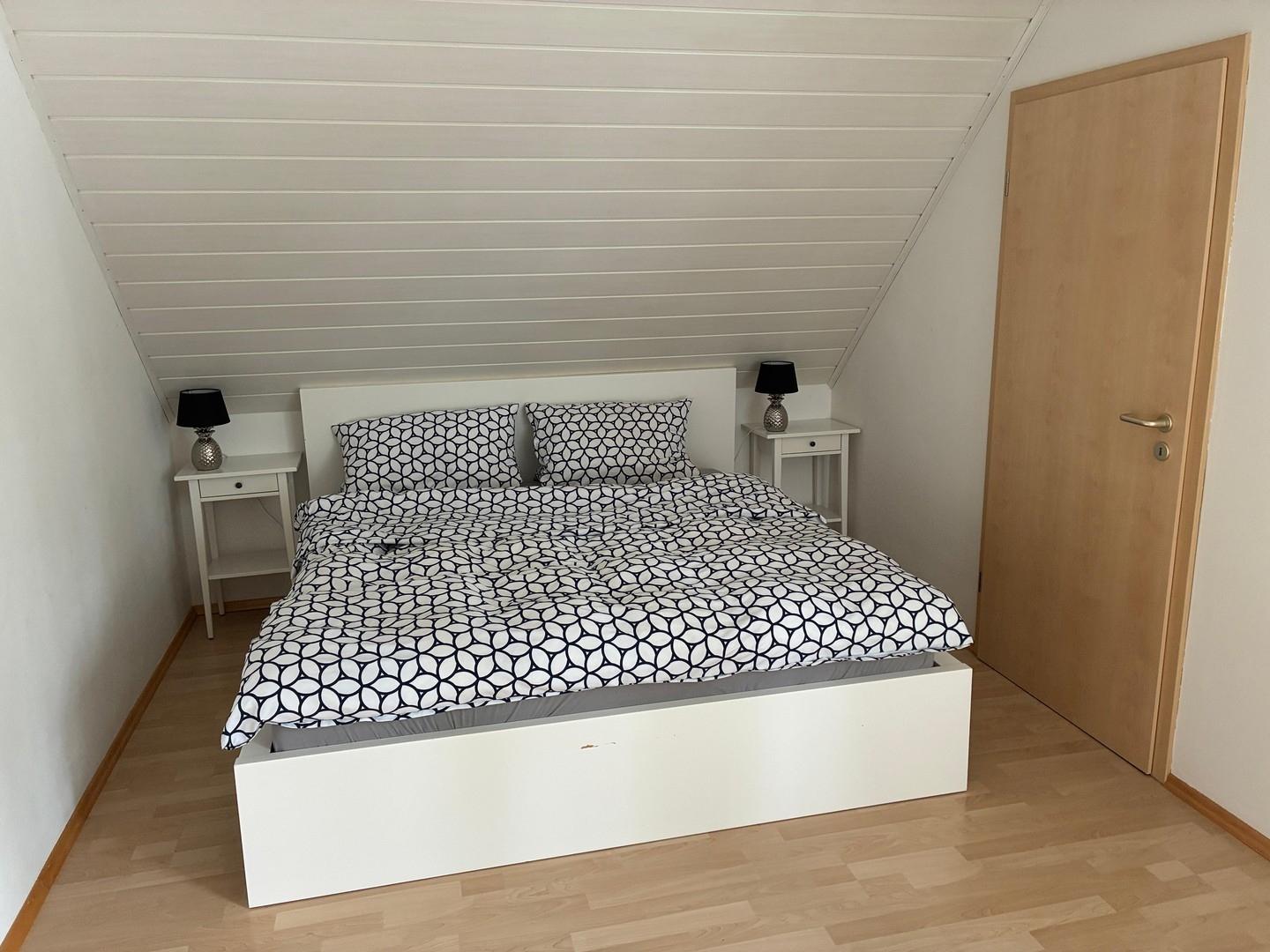 Schlafzimmer  Tür zur Ankleide