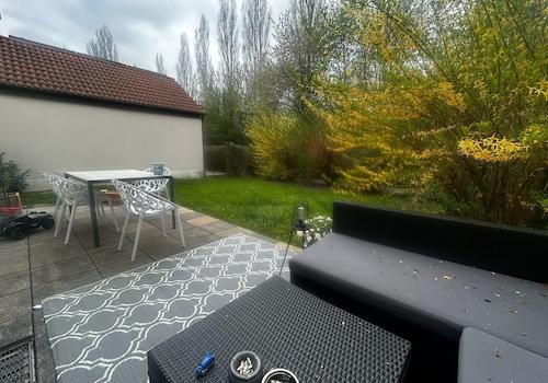 Terrasse mit Garten