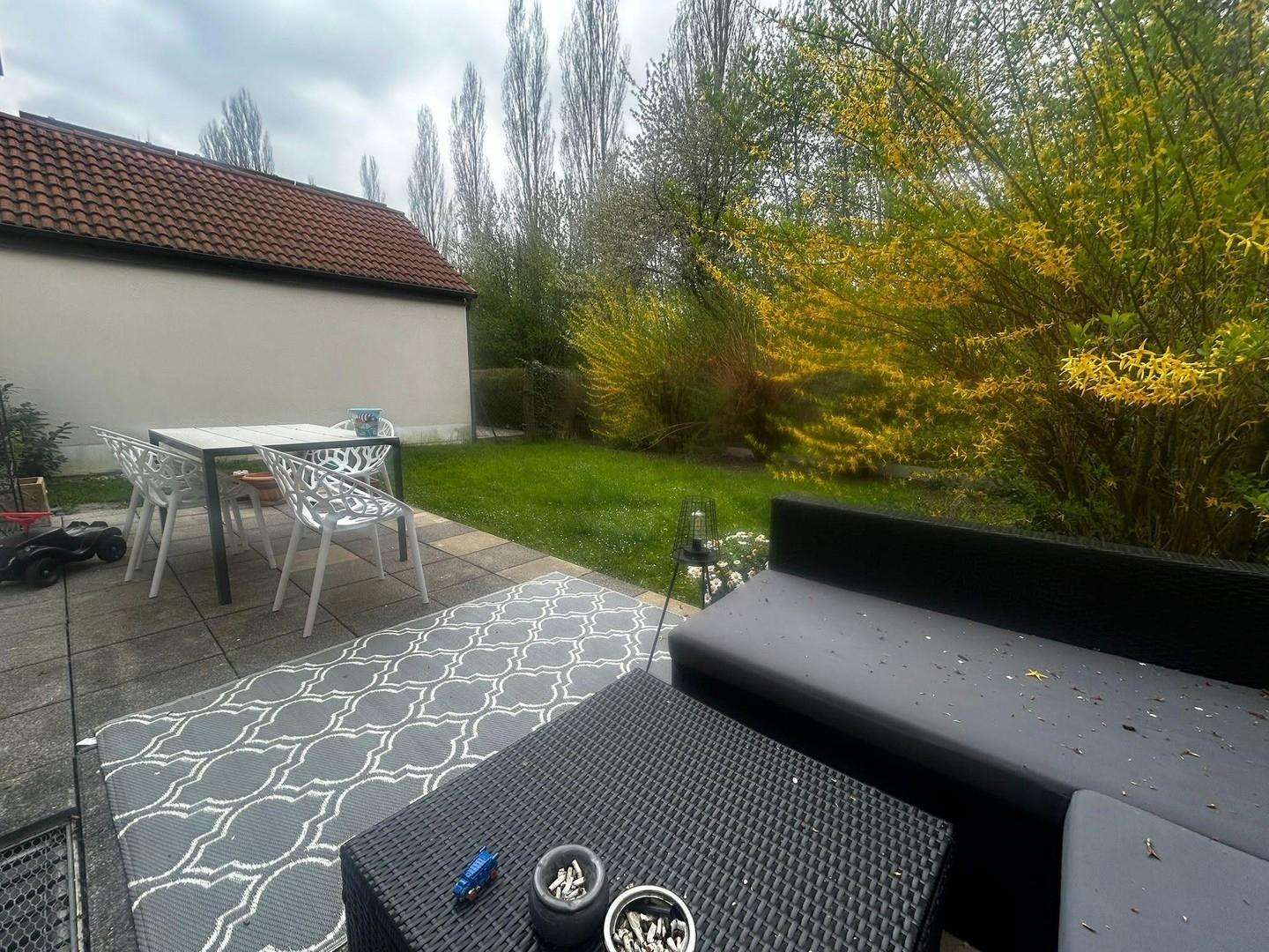 Terrasse mit Garten