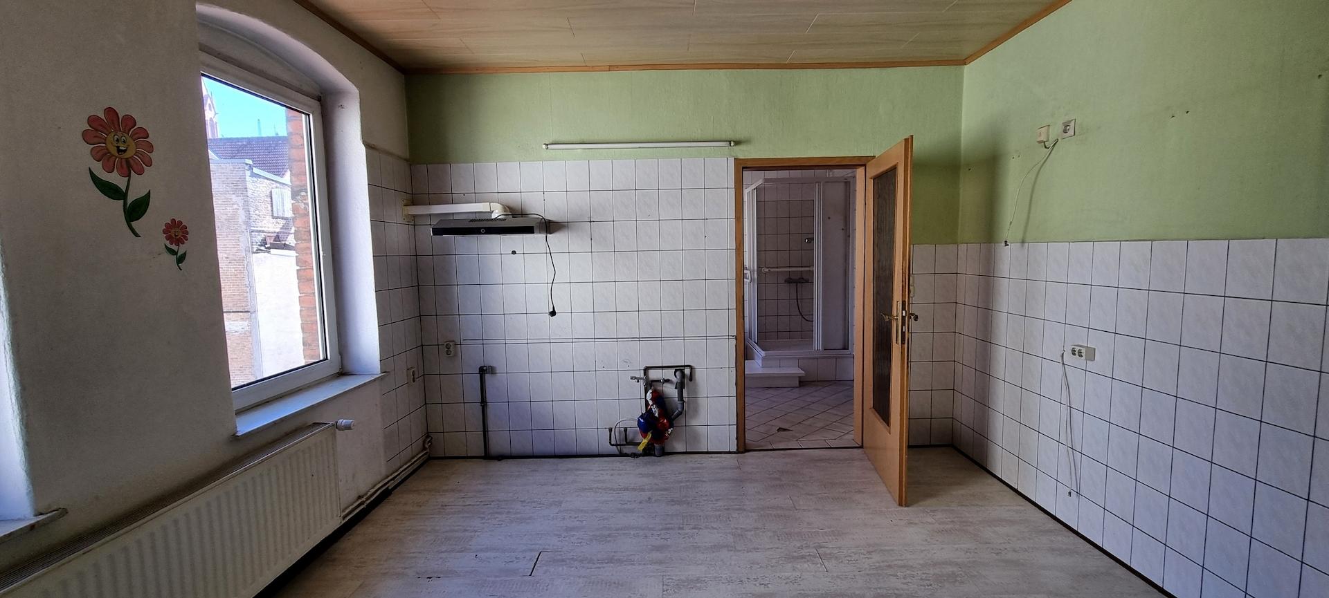 Küche zwischen Bad und Schlafzimmer