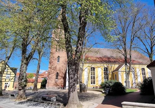 Fußläufig zu erreichende Kirche in Marktplatznähe