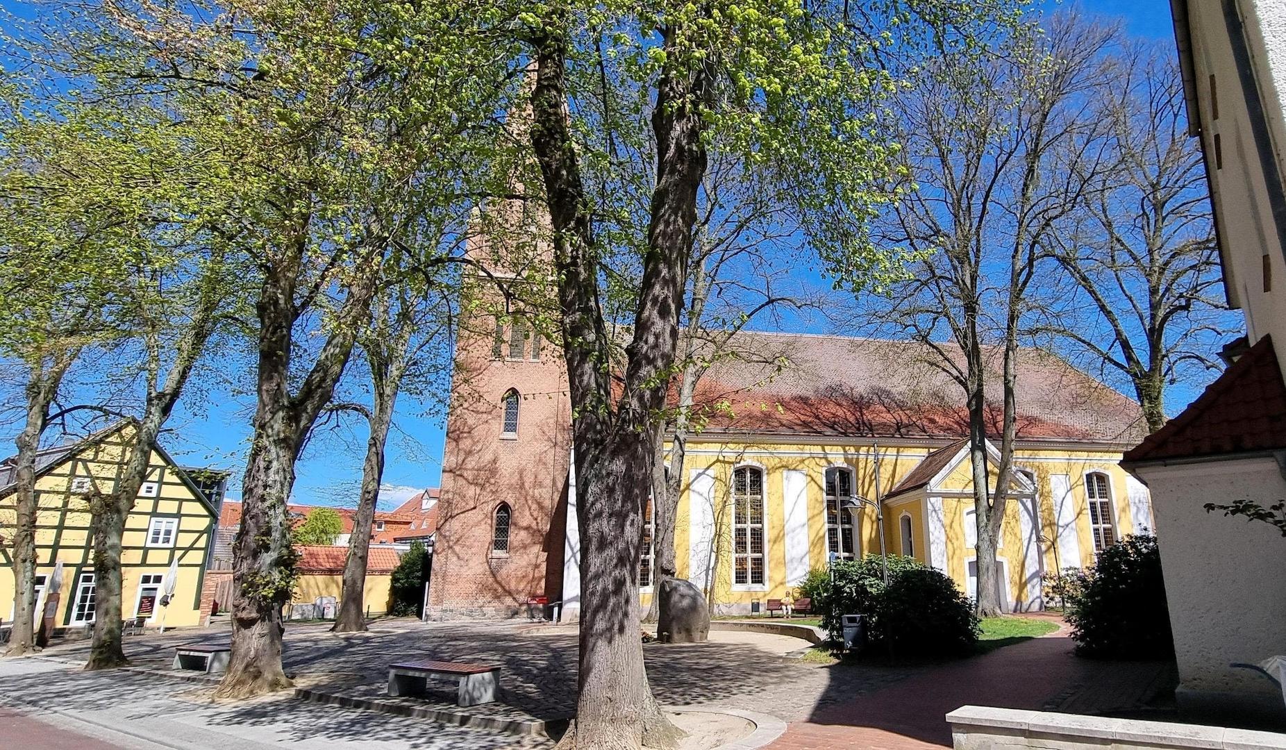 Fußläufig zu erreichende Kirche in Marktplatznähe