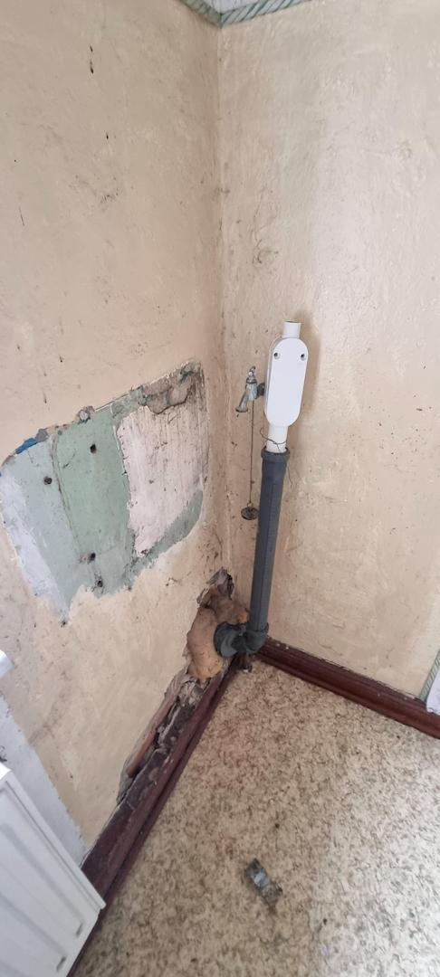 Waschmaschinenanschluss im Hauswirtschaftsraum des Obergeschosses