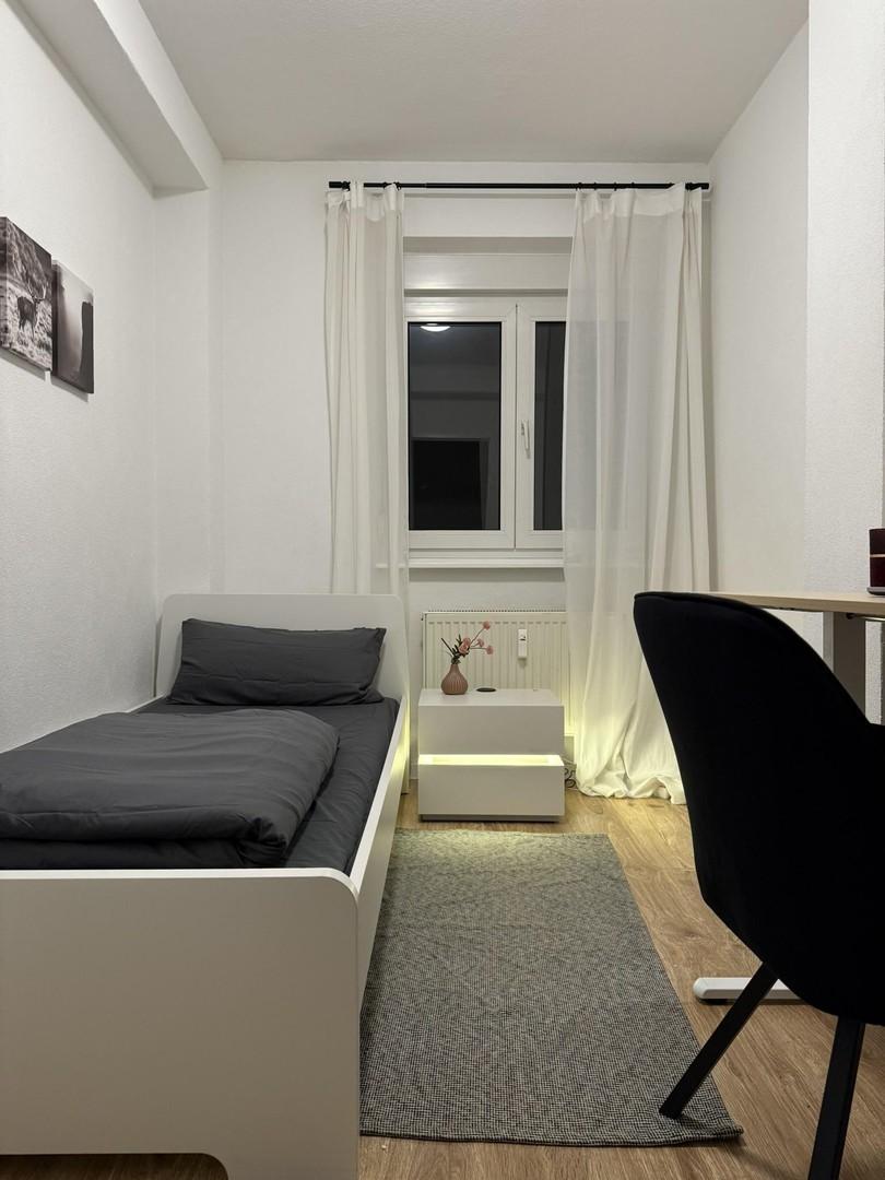 Zimmer - voll möbliert