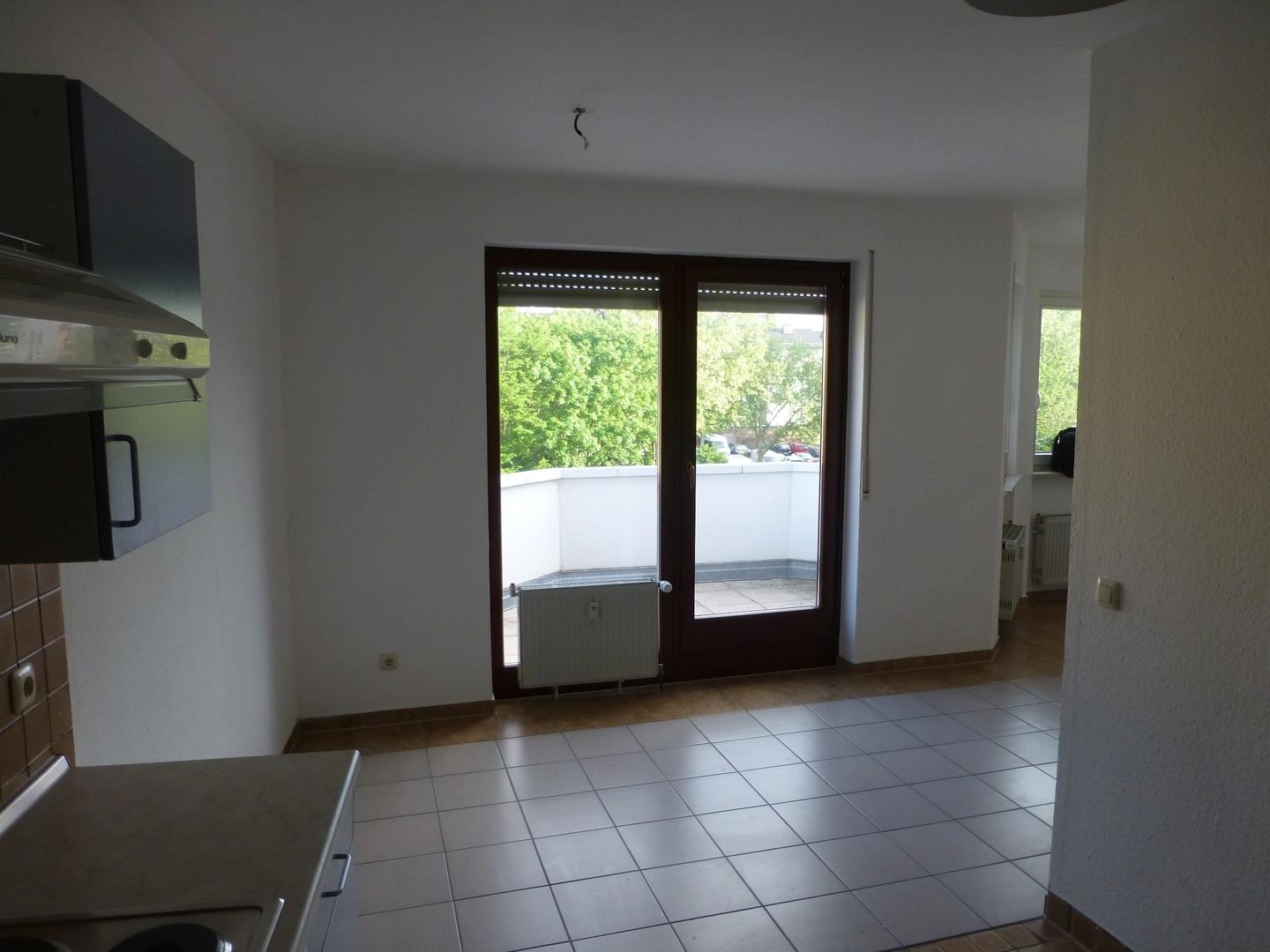 Blick aus der Küche zum Balkon