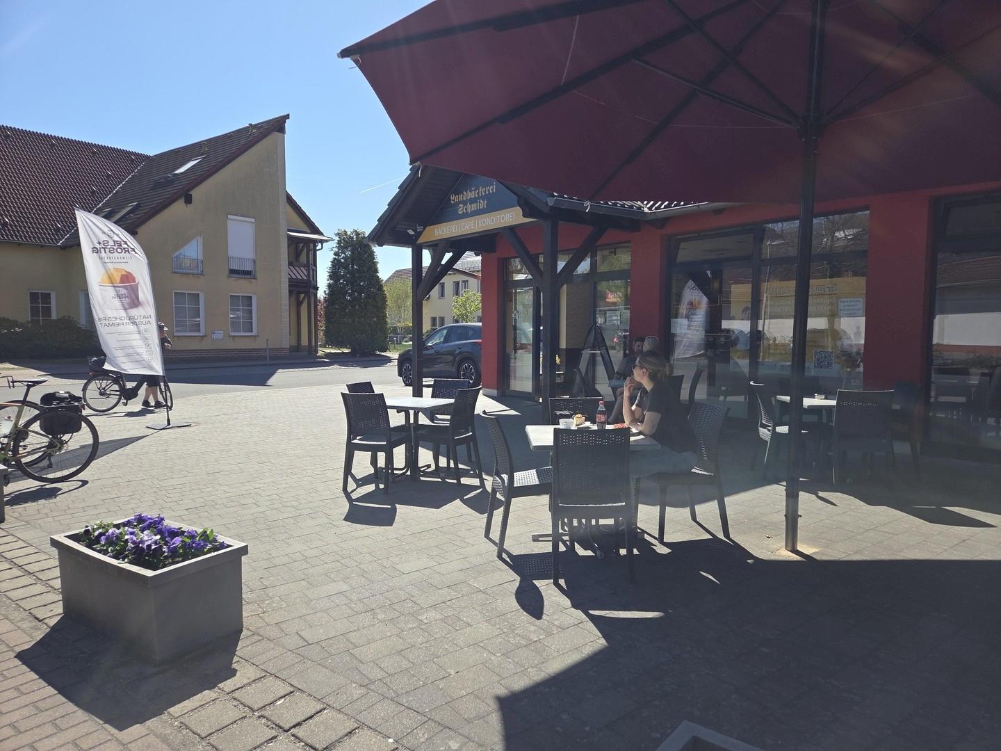 Bäckerei ggü des MFH