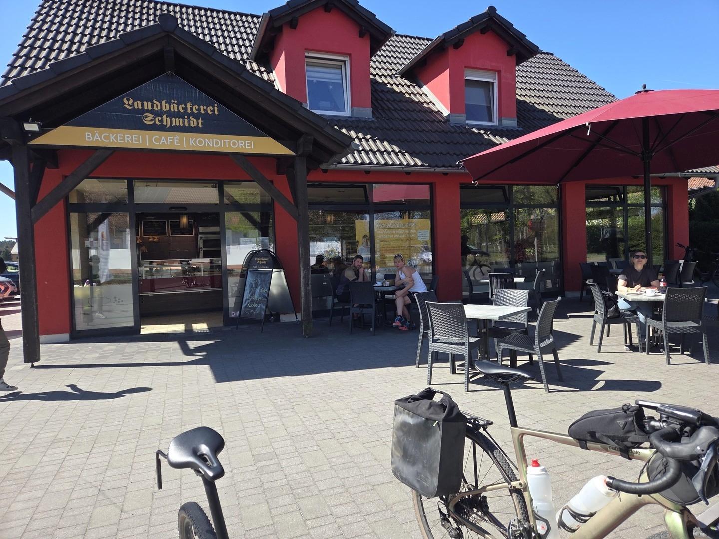 Bäckerei ggü des MFH