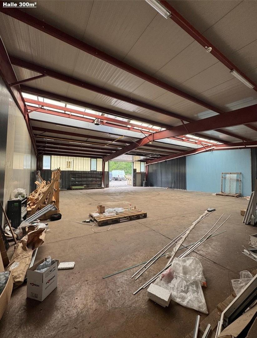 Halle 300m²