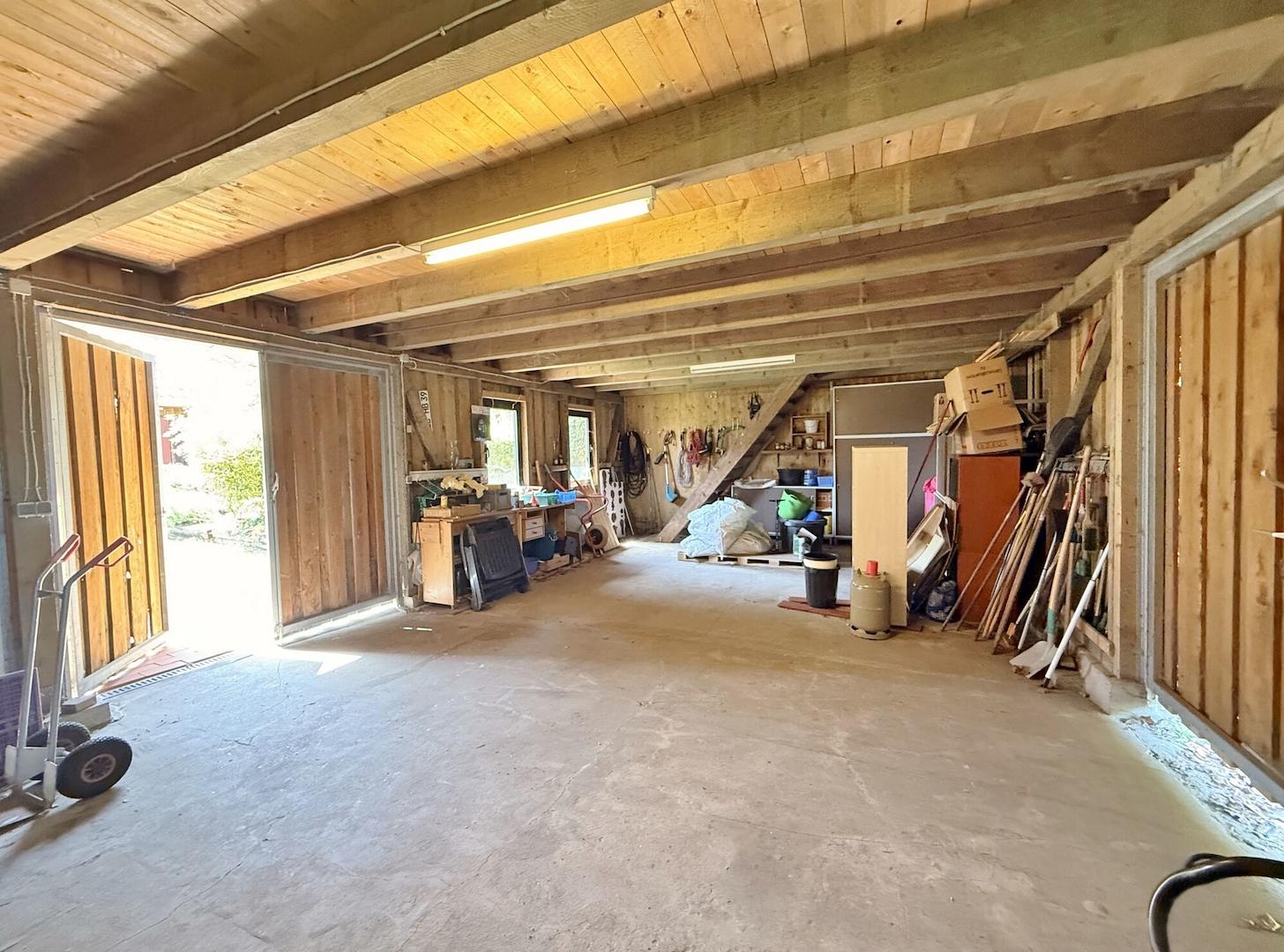 viel Platz für Hobby und Lager