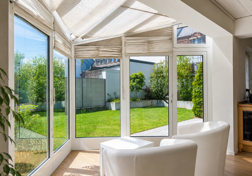 Wintergarten mit Gartenblick