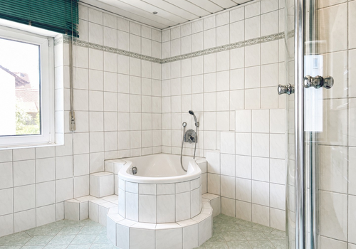 Elternbad mit Badewanne